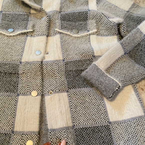 New๐Super soft plaid button shacket - Picture 7 of 7